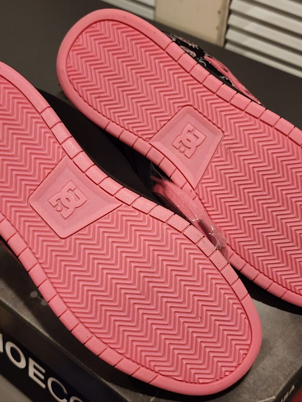 DC Black Sneakers with Pink Leopard Laces PIXIE 8.5w - Picture 8 of 9